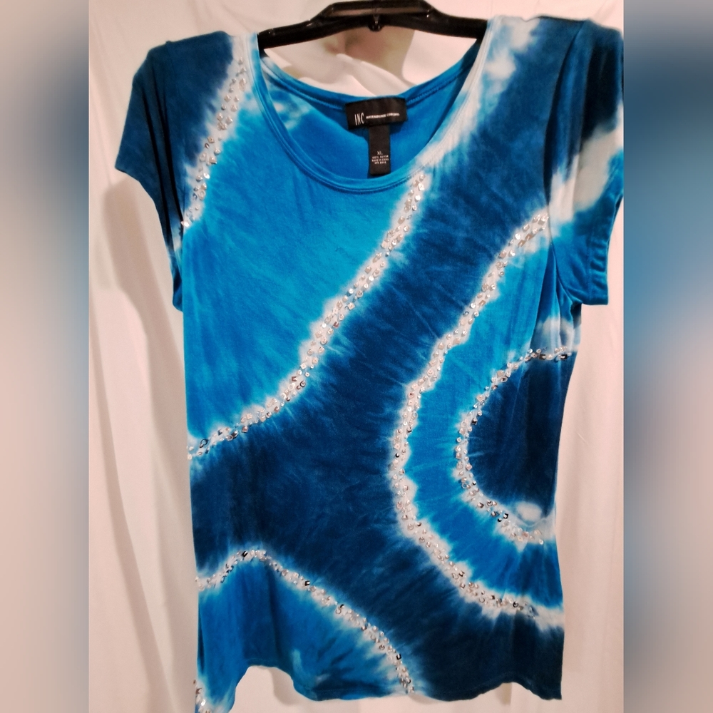 INC. Short sleeve top no tags but neverworn. Has silver sequins attached